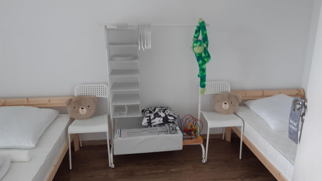 Kinderzimmer,- oder  für 2 Erwachsene Kinderzimmer,- oder  für 2 Erwachsene